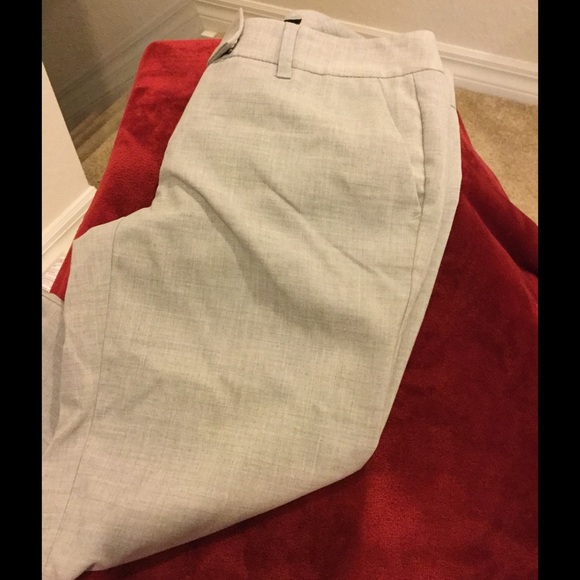 Daisy Fuentes Pleated Dressy Light Gray Capris EUC - Picture 4 of 4